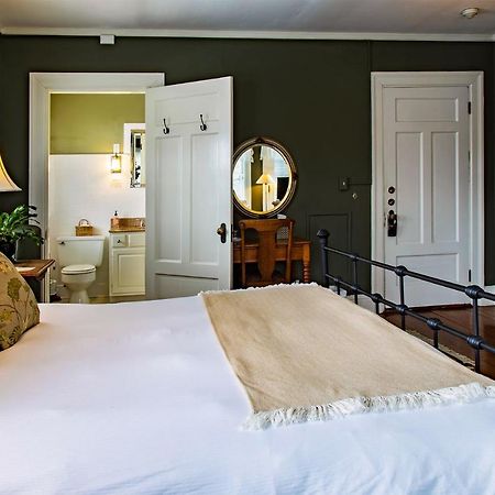 Brandt House Bed & Breakfast Грийнфийлд Екстериор снимка